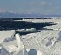 На Сахалине спасли всех рыбаков, которых уносило на льдине