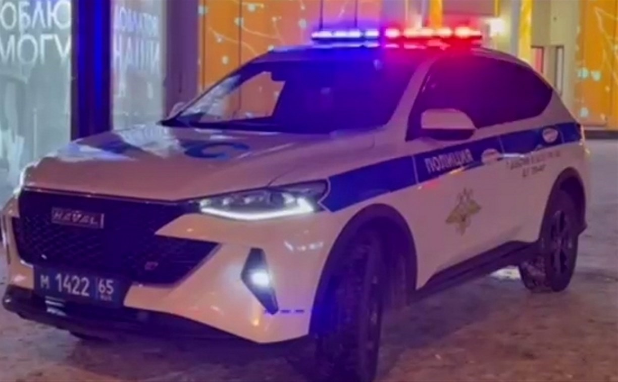 Неизвестный автомобиль врезался во внедорожник и скрылся с места ДТП в Южно-Сахалинске