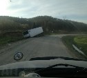 Прицеп-рефрижератор отцепился от автомобиля на дороге Арсентьевка-Ильинское