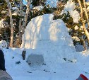 "Доступное жильё": известный сахалинский путешественник построил иглу на "Горном воздухе"