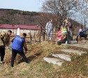 Жители Корсаковского района облагородили места захоронений героев войны