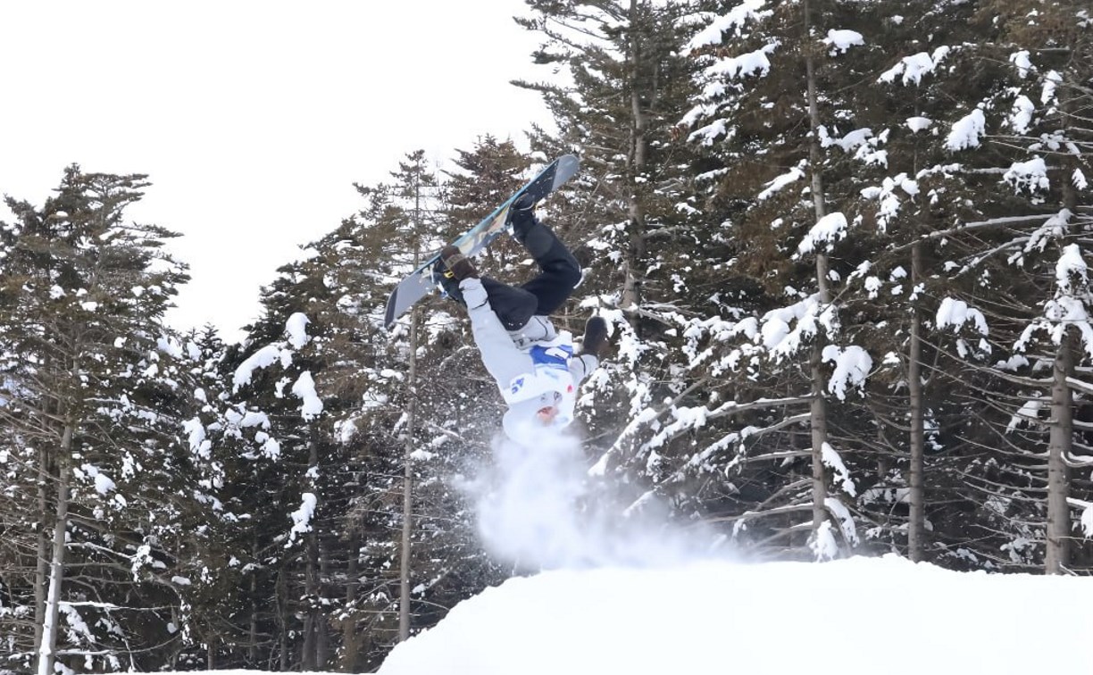На Сахалине стартовало первенство области по акробатическому сноуборду