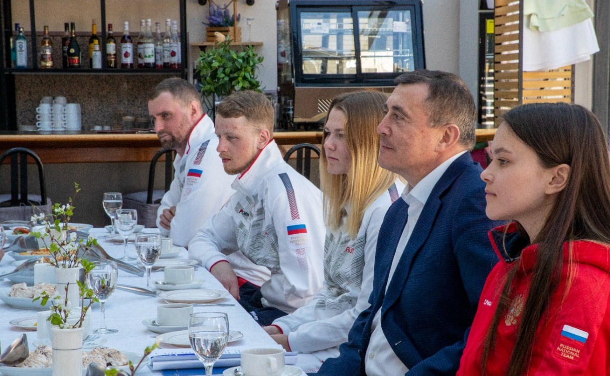 Валерий Лимаренко встретился с известными российскими паралимпийцами