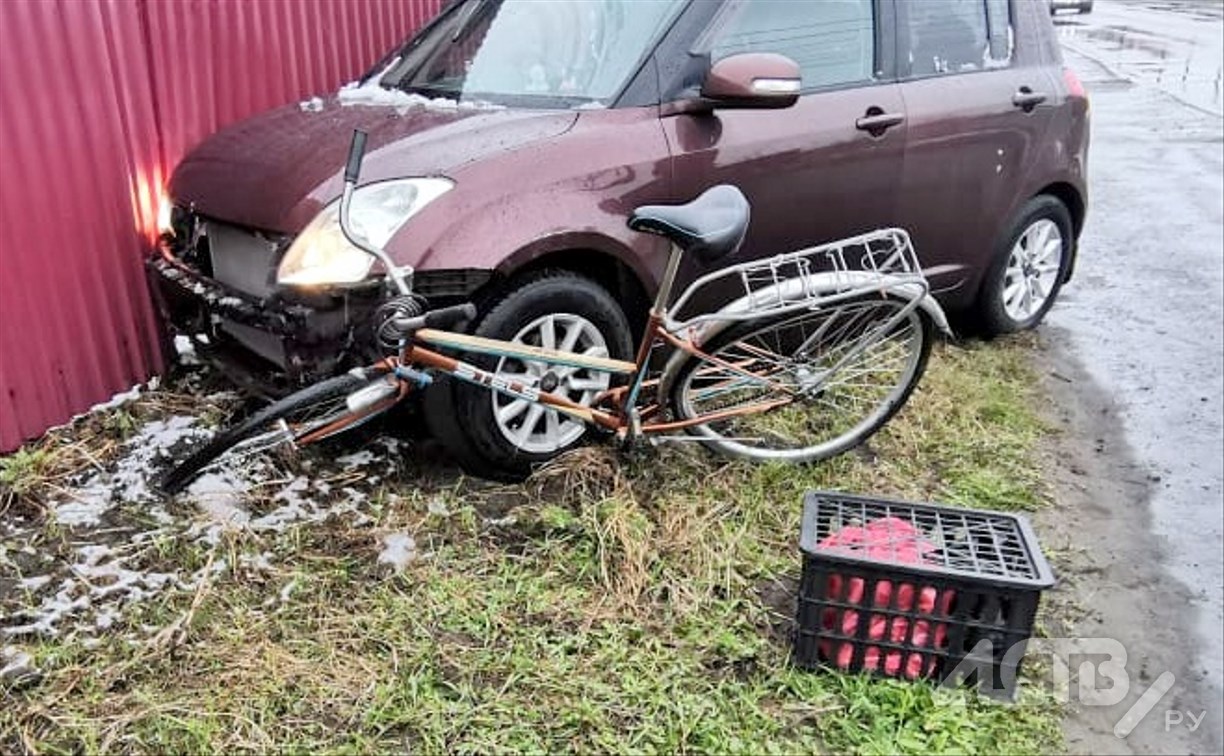 Из-за торопыги на иномарке в Поронайске сбили молодого человека на велосипеде 