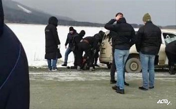 Полиция и СОБР задержали несколько человек в Пригородном