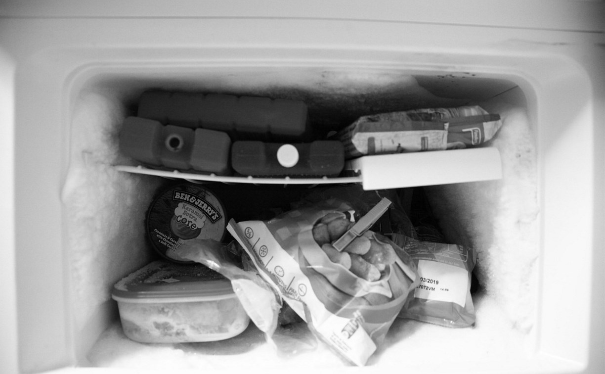 Продавец чужого холода: в Корсакове мужчина продал имущество со съемного жилья