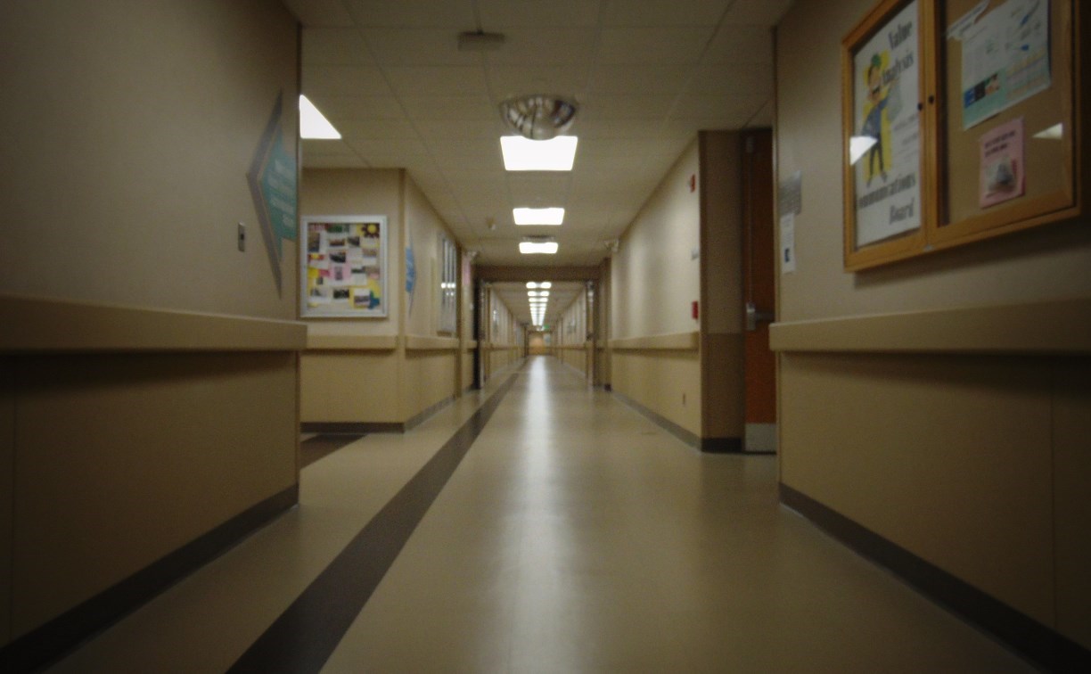 В Южно-Сахалинске санитар украл телефон пациентки больницы