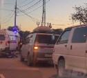 Очевидцы: в Южно-Сахалинске мотоцикл врезался в автомобиль
