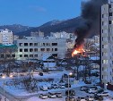 Пожар на территории строящейся школы потушили в Южно-Сахалинске