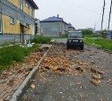Печные трубы рухнули с домов во время мощного землетрясения в Северо-Курильске