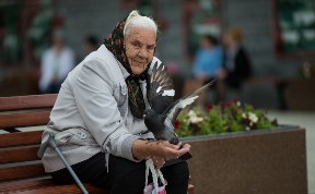 Пожилым сахалинцам и курильчанам добавили по тысяче к пенсии