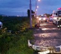 Ночное ДТП в Южно-Сахалинске: Subaru с возможно пьяным водителем врезался в автомобиль, потом в столб, потом в дерево