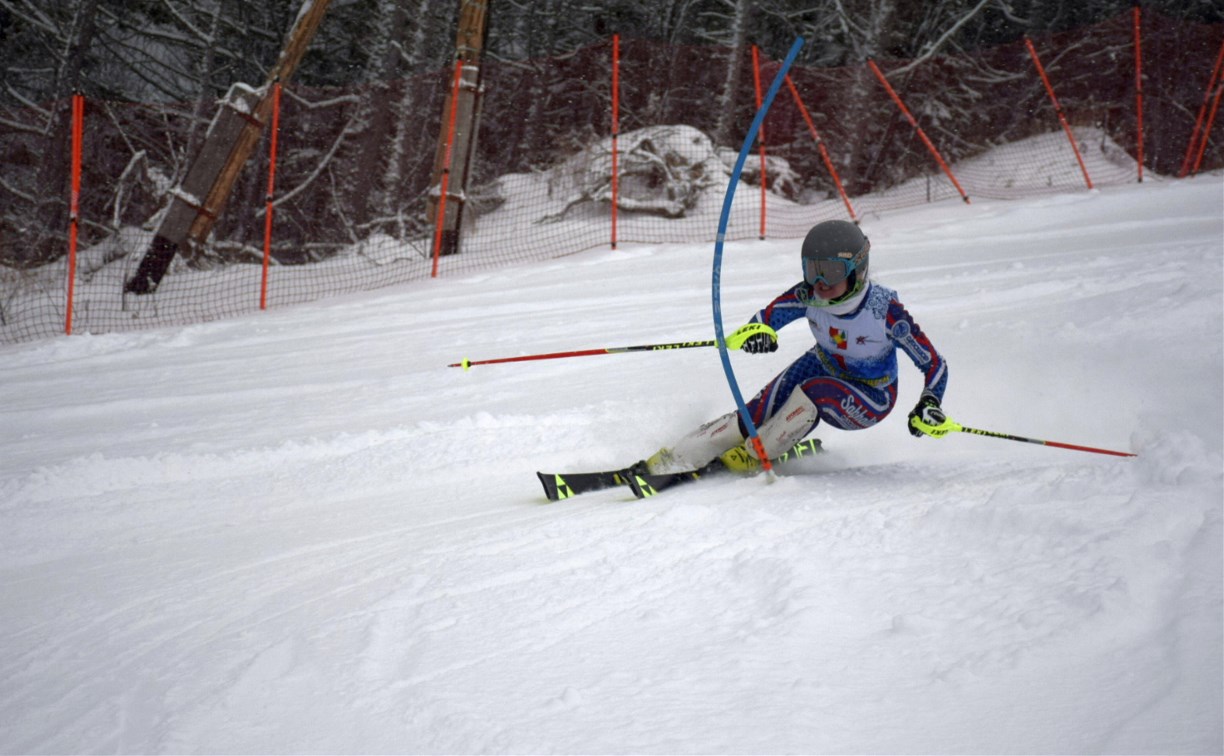 Южносахалинские горнолыжники взяли шесть из восьми медалей областного кубка