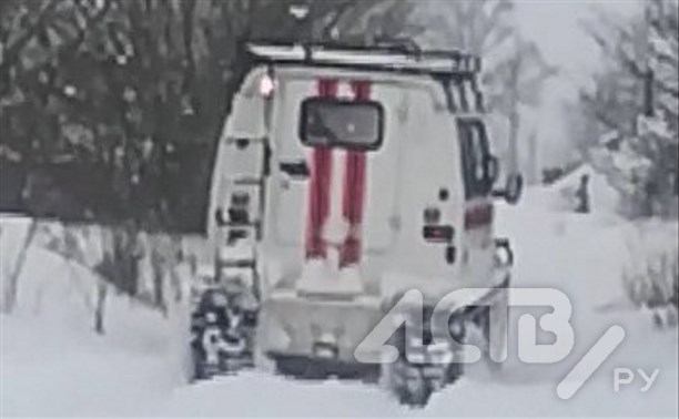Спасатели во время метели доставляют врачей в труднодоступные районы Южно-Сахалинска