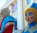 "Это ужас!": жителей Приморья напугала лупоглазая Снегурочка