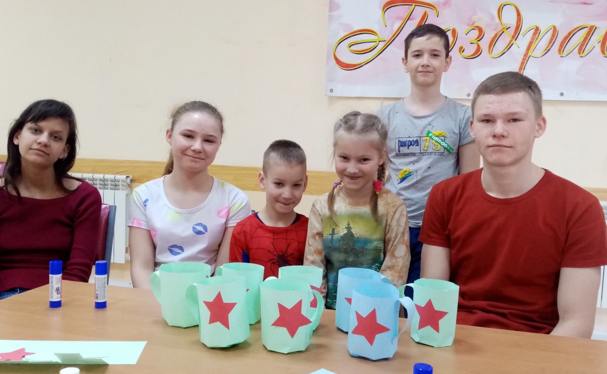 В селе Огоньки открылась выставка детских рисунков «Непобедимый Сталинград»