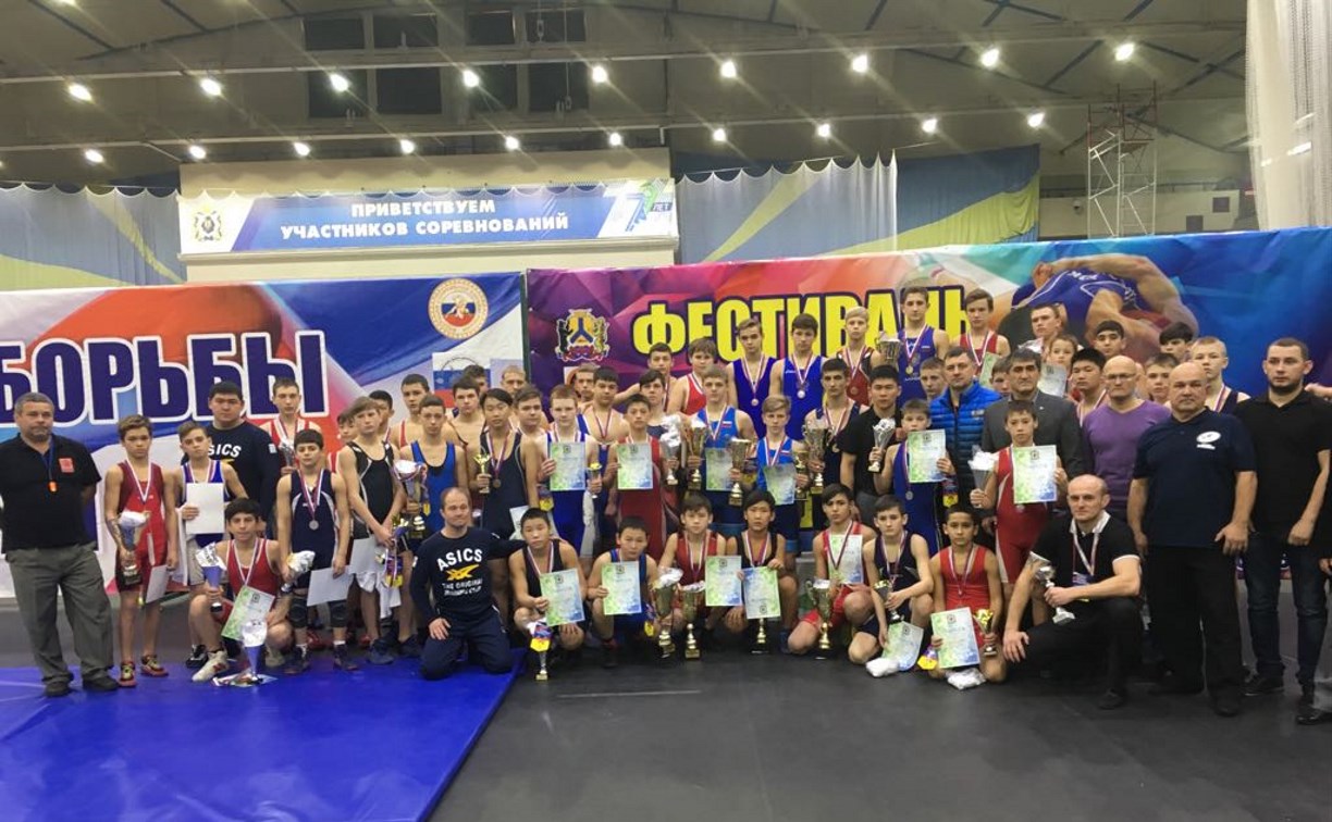Сахалинские борцы привезли из Хабаровска 15 медалей