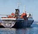 Получившие расчет работники рыбокомбината «Островной» покидают Шикотан