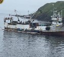 На Курилах село на мель судно с экипажем из семи человек