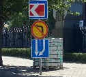 В Южно-Сахалинске установили "сумасшедшие" дорожные знаки