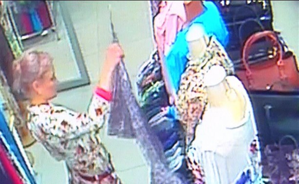 Кража в магазине Южно-Сахалинска попала в объектив камеры видеонаблюдения