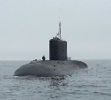 Подводная лодка всплыла на рейде Корсакова