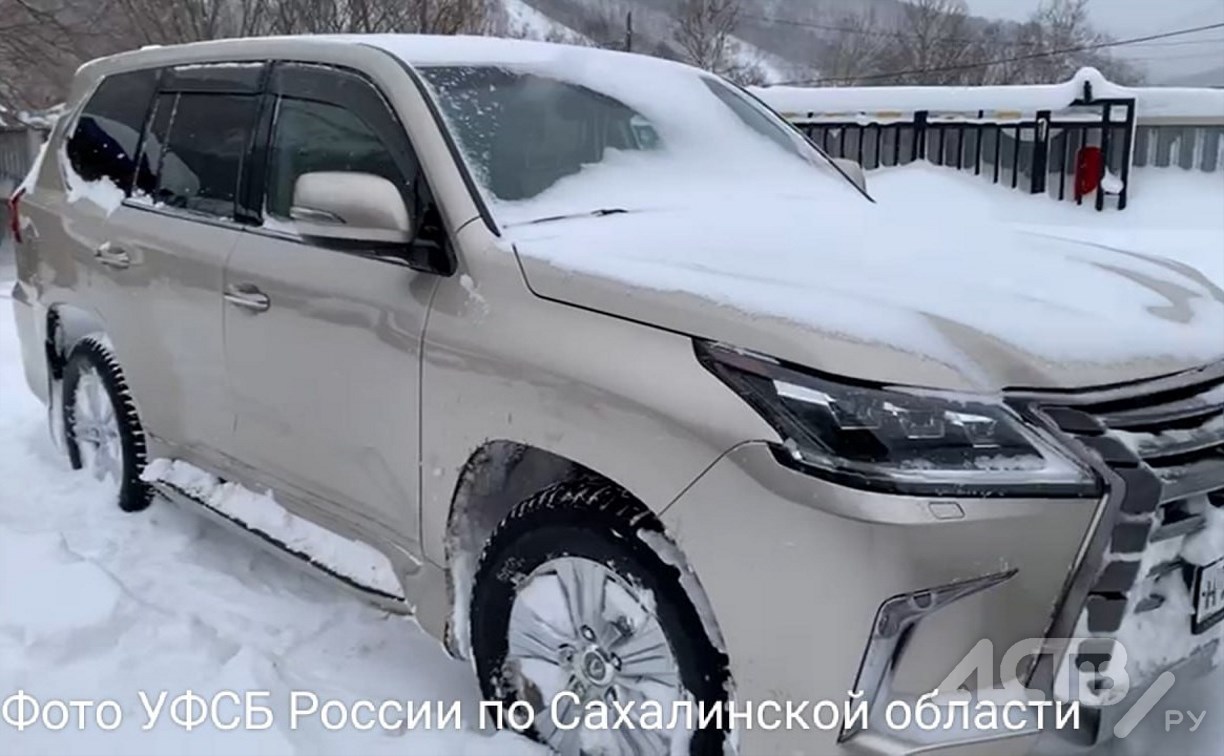 "Лексус" за покровительство": на главу села на Сахалине возбудили уголовное дело за получение взятки 
