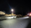Бесправник на незарегистрированном Toyota Mark II в Анивском районе  ночью вылетел с дороги