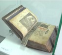 Выставка уникальных изданий открылась в музее книги Чехова "Остров Сахалин" (ФОТО)