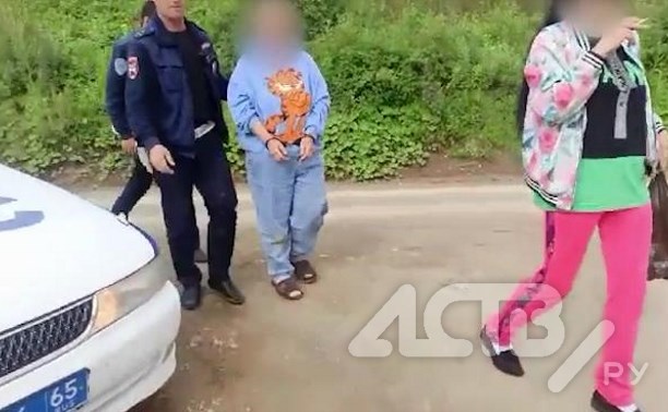 На Сахалине сотрудникам ГИБДД пришлось успокаивать пьяную автомобилистку  с помощью наручников