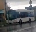 В ГИБДД Южно-Сахалинска уточнили, кто пострадал в аварии с врезавшимся в столб автобусом