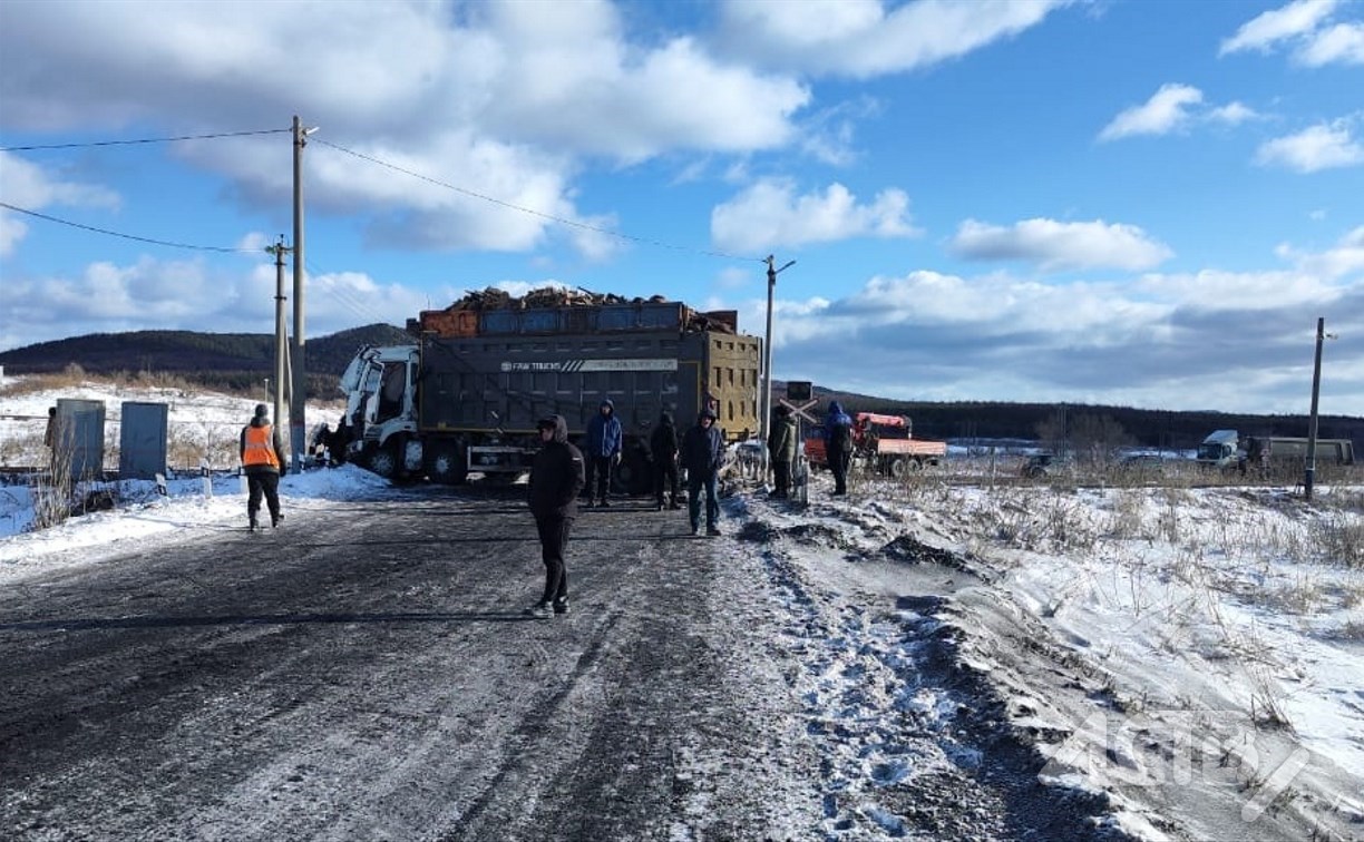 Прокуратура проводит проверку по факту ДТП на железнодорожных путях на Сахалине