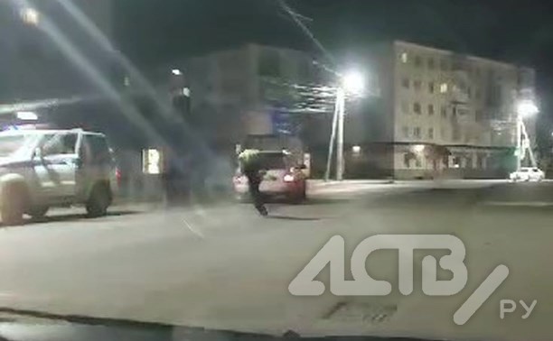 "Аж резиной воняло": полицейская погоня в Холмске попала на видео