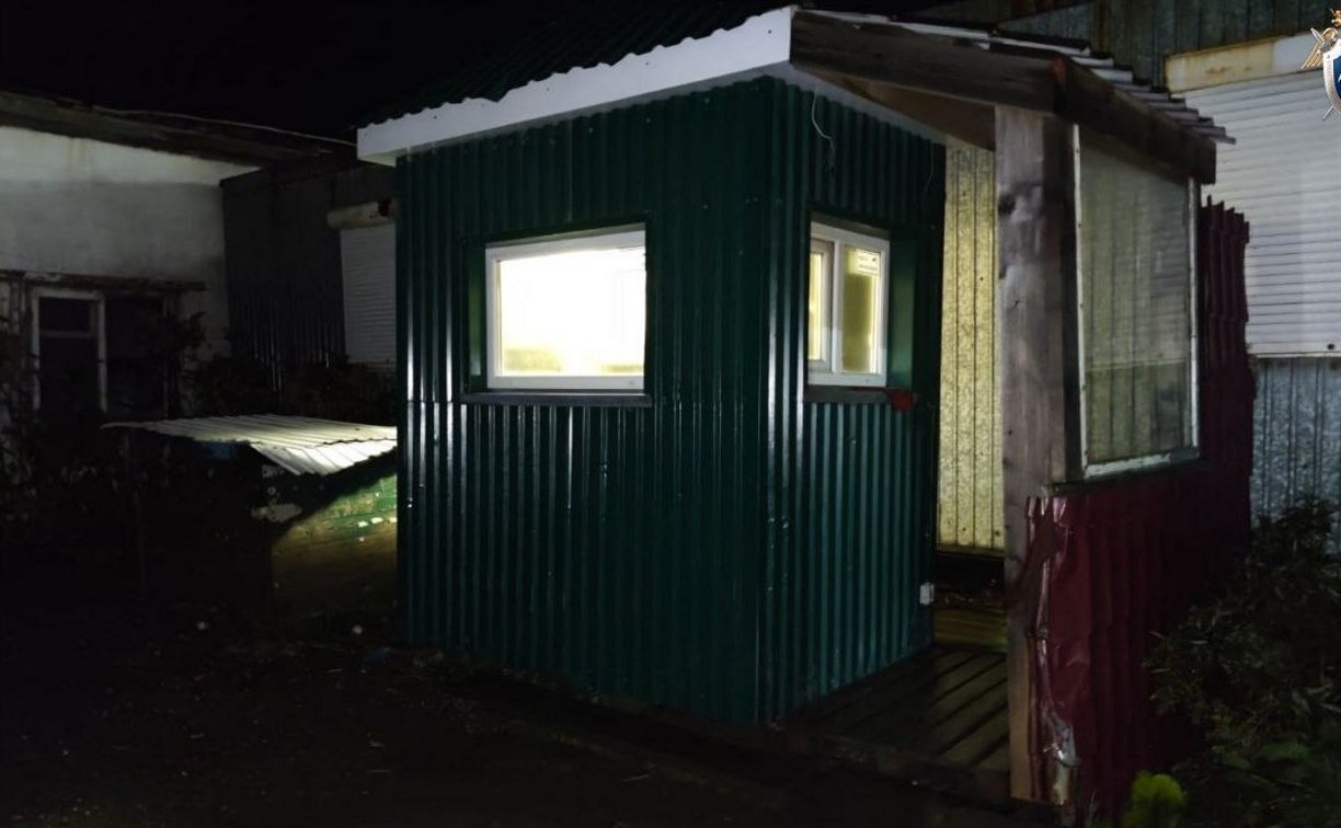 Тело мужчины нашли в бытовке на автостоянке в Невельске  Тело мужчины нашли в бытовке на автостоянке в Невельске