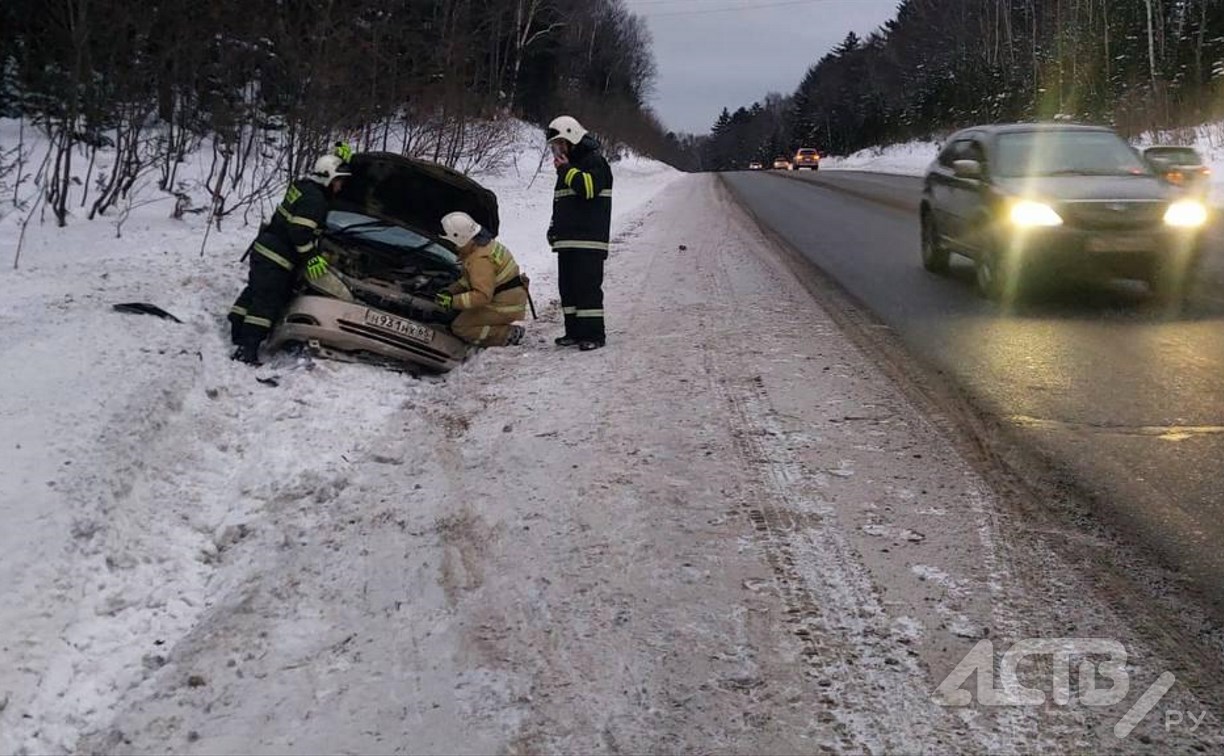 Скрывшегося водителя и очевидцев ДТП с пострадавшим на корсаковской трассе ищут на Сахалине