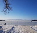Рыбаки на Дальнем Востоке рванули на лед с огромной трещиной
