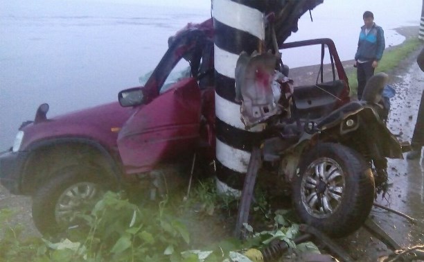 Автомобиль разорвало во время ДТП в Невельском районе