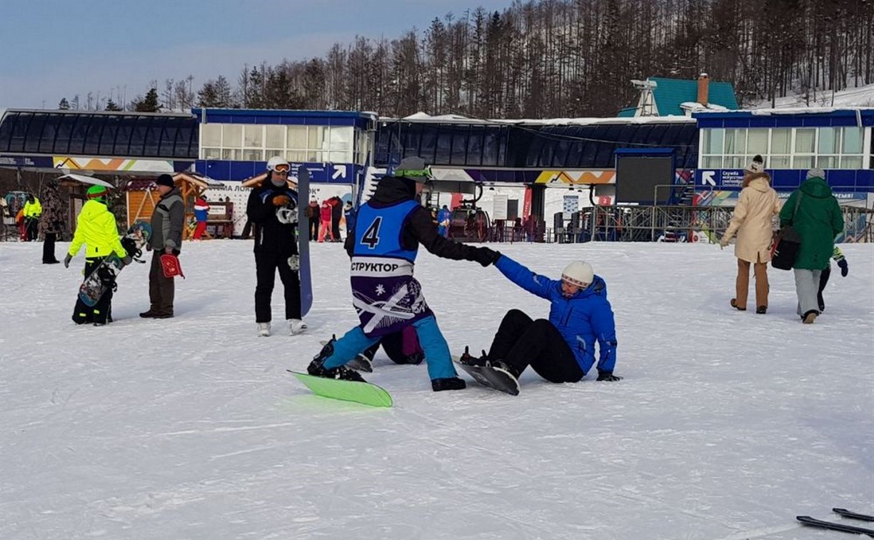 Бесплатные мастер-классы для лыжников и сноубордистов прошли в Южно-Сахалинске