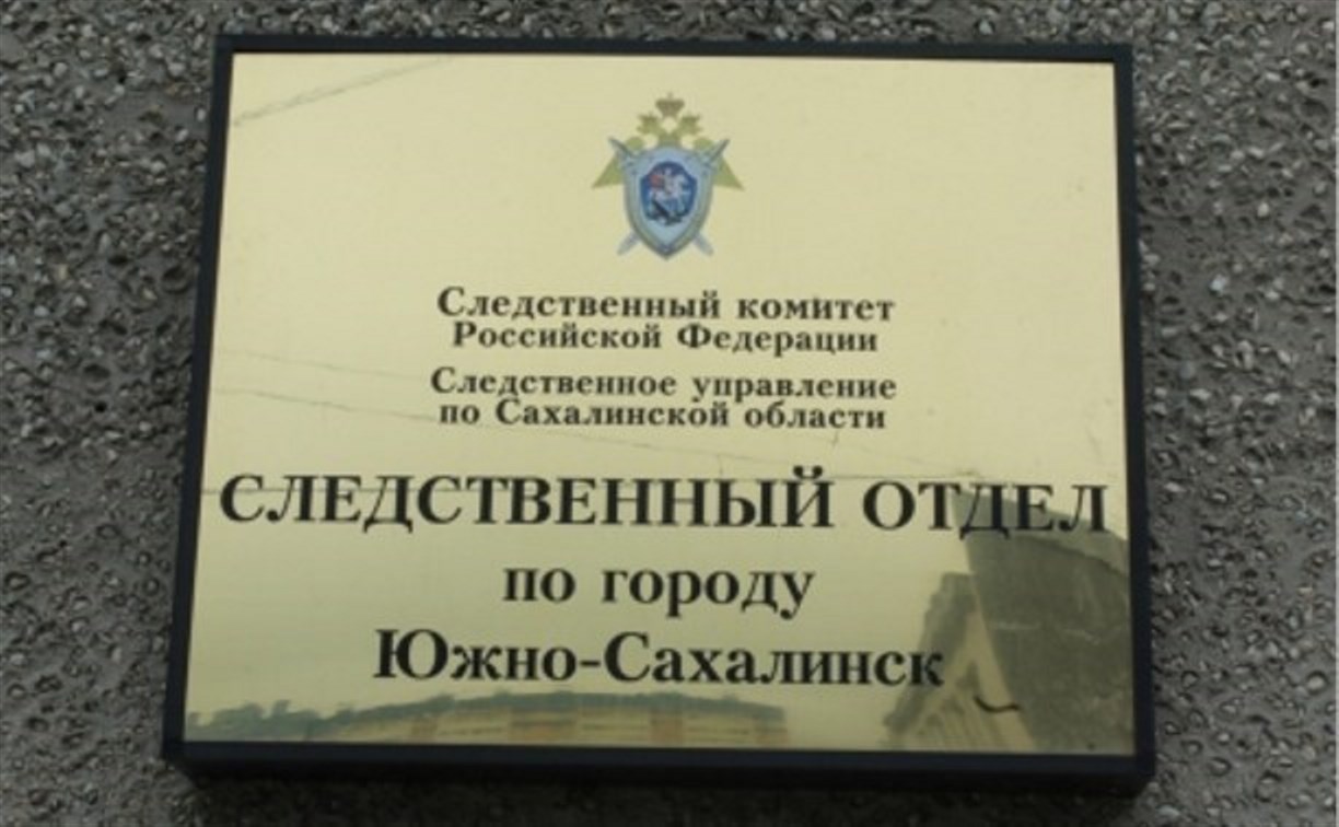 Мертвого мужчину обнаружили у гаража на улице Железнодорожной в Южно-Сахалинске