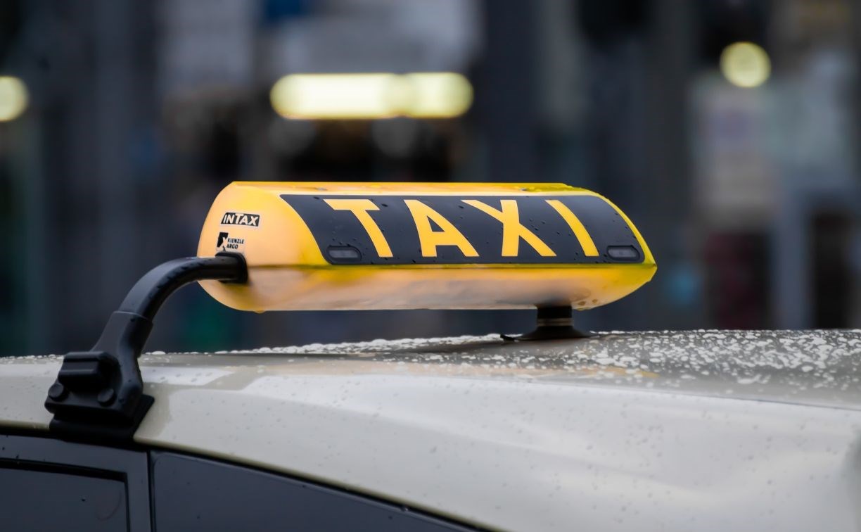 Убийцам и насильникам запретят работать в такси