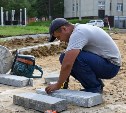 В парке "Застава" в Ногликах возобновились работы по благоустройству