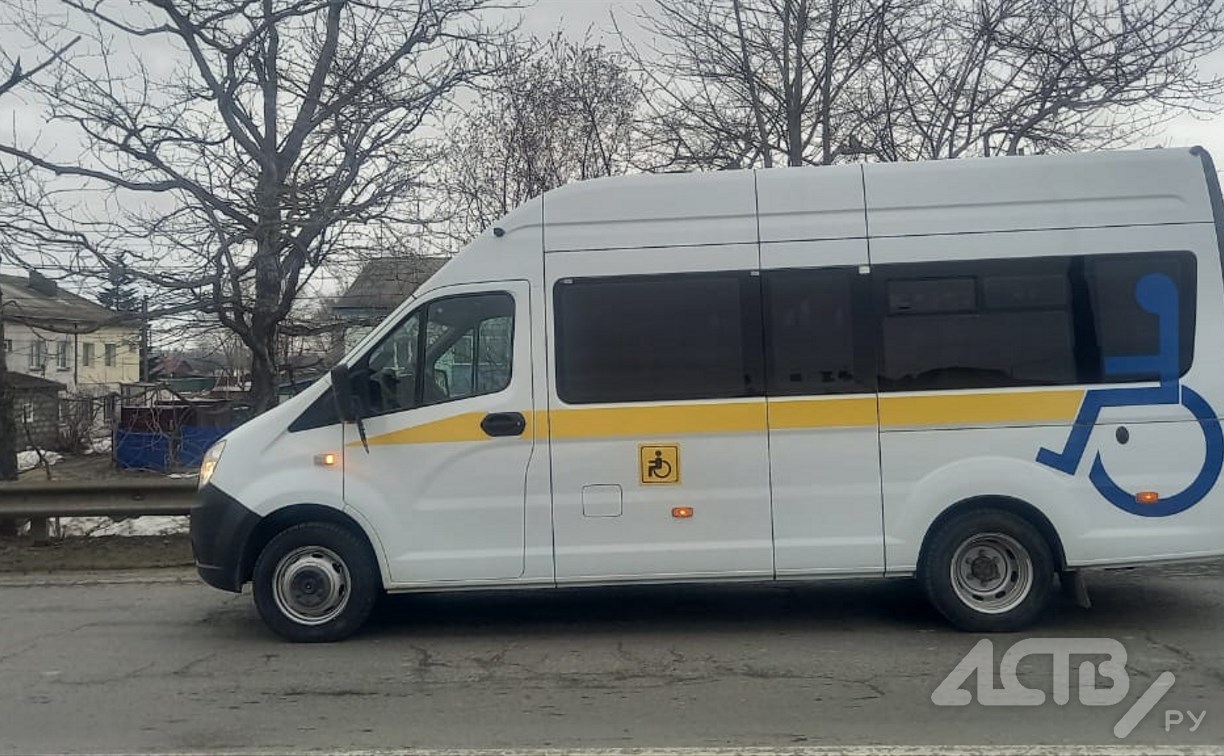 Неизвестный на автомобиле Тank зацепил GAZ и скрылся с места ДТП в Южно-Сахалинске