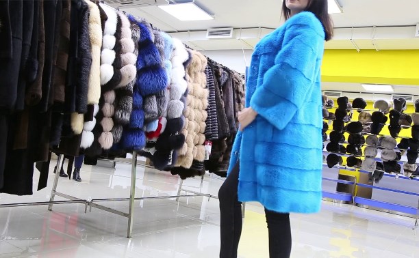 В Южно-Сахалинске открылась выставка-продажа меха "Морошка"