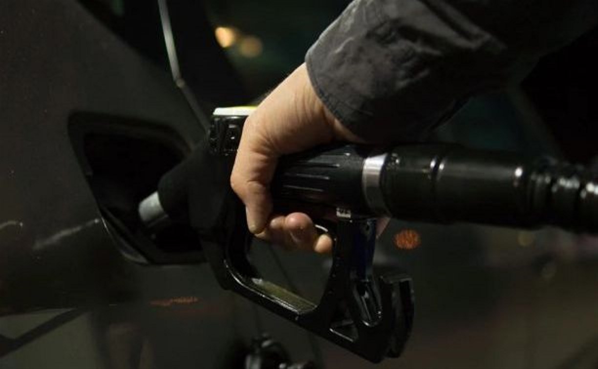 В Южно-Сахалинске стоимость литра 98-го бензина "пробила" 60 рублей