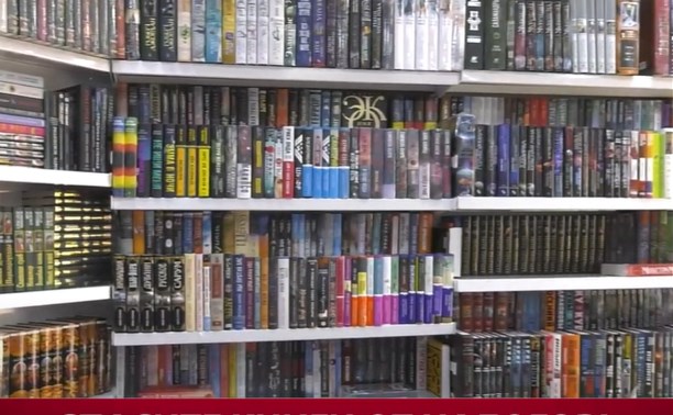 Продавцы, библиотекари и писатели готовят резолюцию, чтобы избавить книжные магазины от налогов