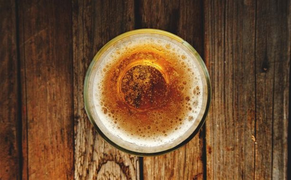 Общественники попросили Мишустина запретить рекламу безалкогольного пива