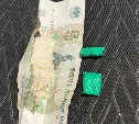 Сотрудники ГАИ на Сахалине нашли у пешехода наркотики, завернутые в деньги 