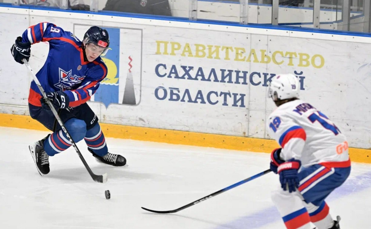 "Сахалинские Акулы" уступили "Академии СКА" в первом матче домашней серии