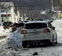 "Всё для тебя": водитель "Субару" в Южно-Сахалинске решил, что тротуар расчистили для него 