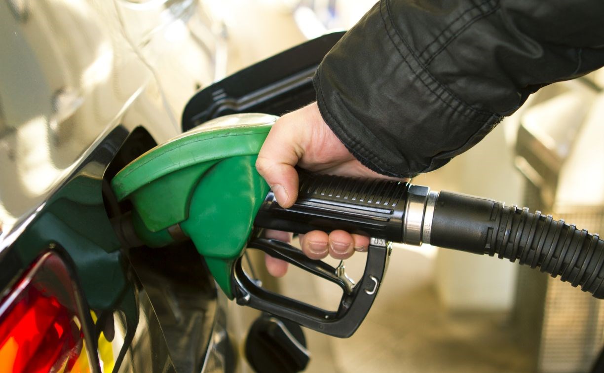 Вслед за "Роснефтью" ещё одна заправка подняла цены на бензин в Южно-Сахалинске